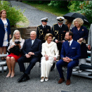 7. juni: Både Kongeparet og Kronprinsparet er til stede på Oscarshall ved overrekkelsen av Stortingets gave i anledning jubileet Kongepar i 25 år. Foto: Heiko Junge / NTB scanpix